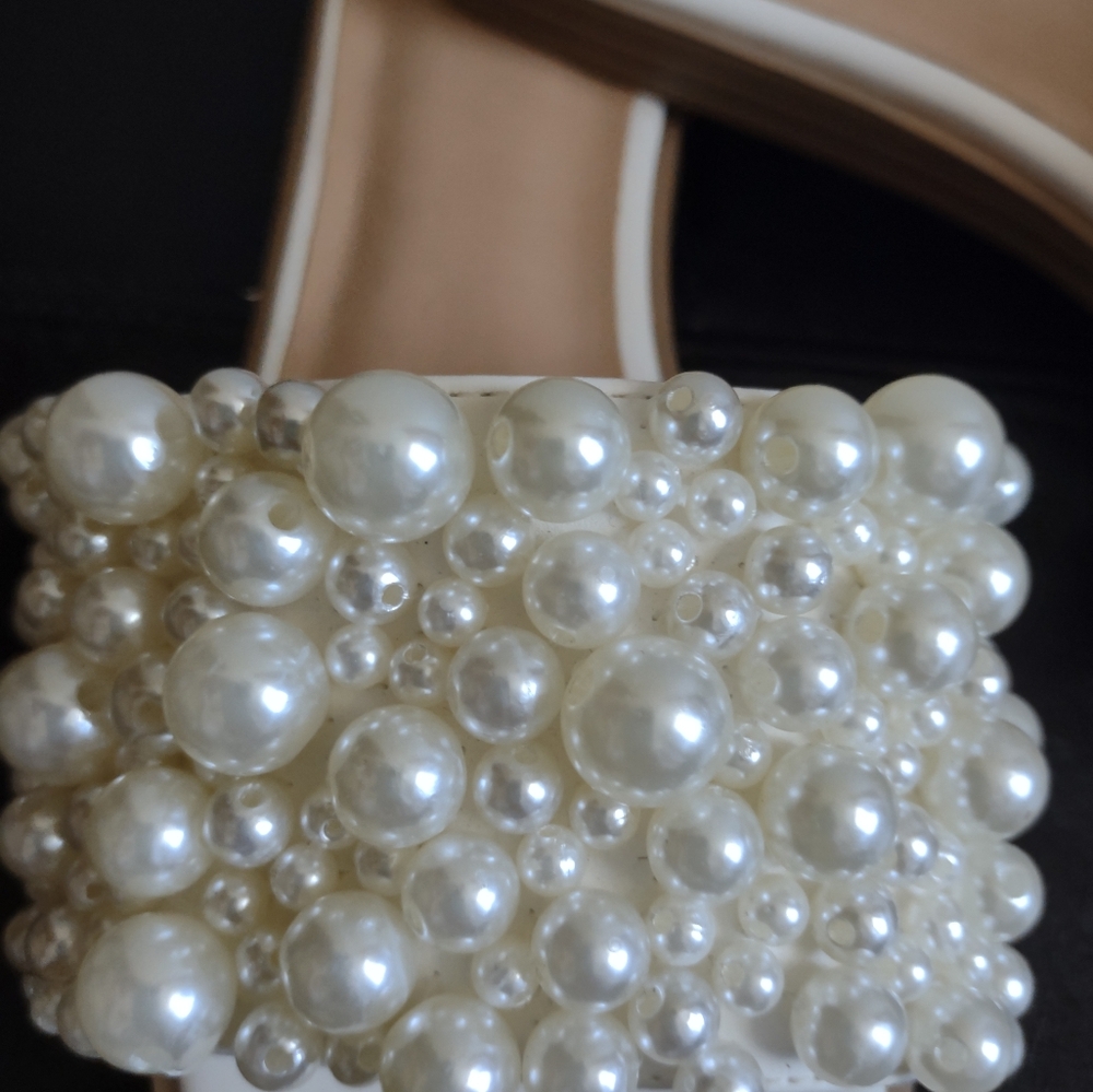 ***SOLD***New Day Women's Nylah Slide Pearl Embellished Sandals Size 7 - Picture 4 of 14